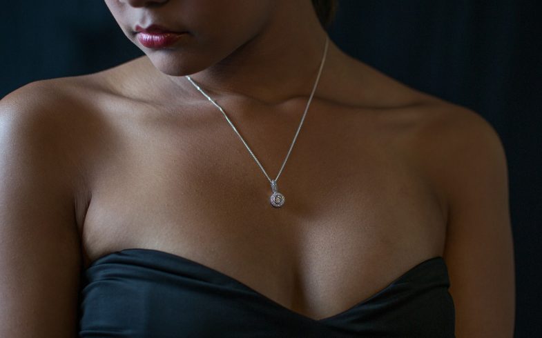 Comment porter les bijoux Morganne Bello avec style et élégance ?